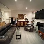 Large Studio Flat In Kensington