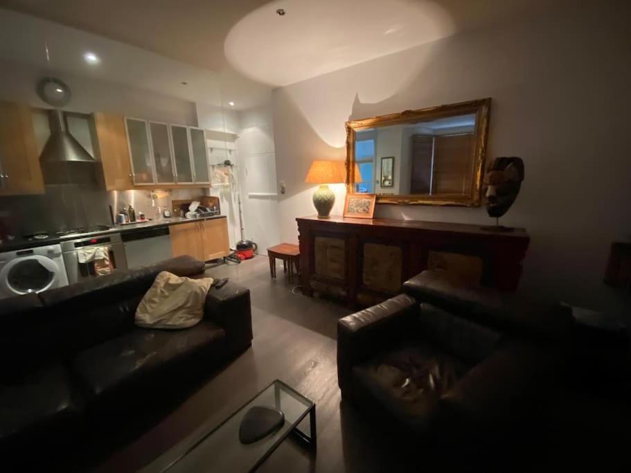 Large Studio Flat In Kensington Apartment